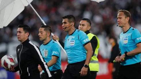 Los árbitros para el duelo entre Colo Colo vs Santa Cruz por la ida de Copa Chile.