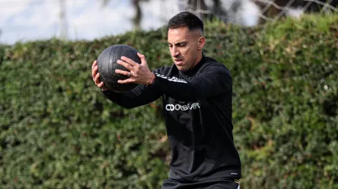 Javier Correa trabaja para volver lo antes posible en Colo Colo.