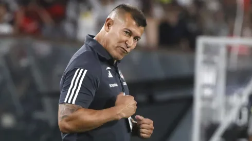 Colo Colo y Almirón celebran la primera buena noticia para el Superclásico.