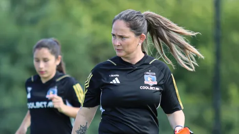 Silveira saca cuenta alegres con Colo Colo femenino en Estados Unidos.