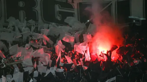 La hinchada de Colo Colo fue felicitada desde Colombia.