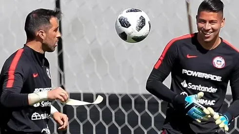 Claudio Bravo y Brayan Cortés jugando por la Selección
