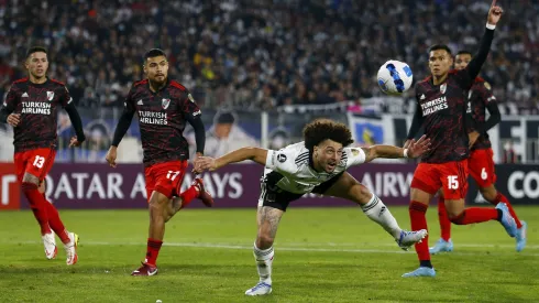 Claudio Bravo aleona a Colo Colo para enfrentar a River Plate en Copa Libertadores 2024.