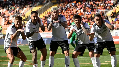 Los jugadores de Colo Colo festejan su triunfo ante Cobreloa.