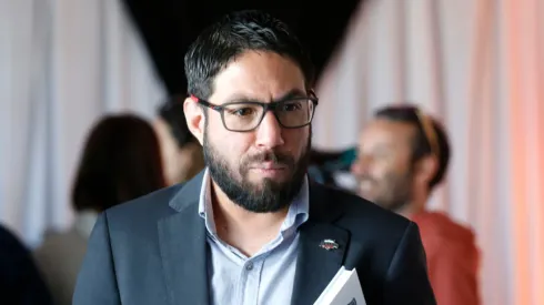 Terremoto en Macul: Directorio del CSD Colo Colo le pide renuncia a Matías Camacho.