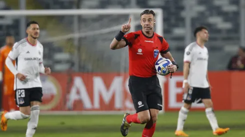 Conmebol define árbitros para partido de Colo Colo vs River Plate.