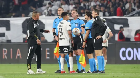 En Colo Colo le mandan mensaje al árbitro del duelo ante River Plate por Libertadores.