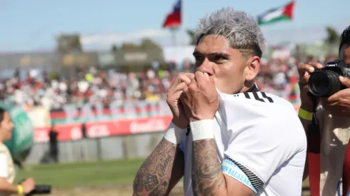 La buena noticia que le entrega Carlos Palacios a  Almirón para el Colo Colo vs Iquique.