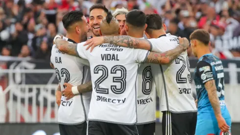 Los jugadores de Colo Colo festejan el triunfo ante Deportes Iquique por la fecha 29 del Campeonato Nacional 2024.
