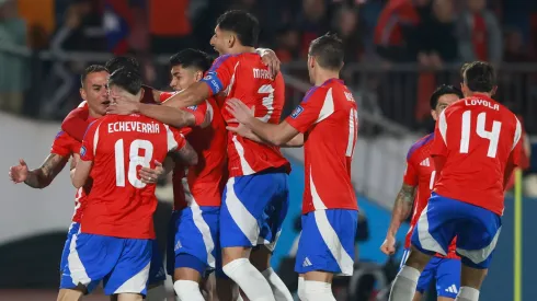Los jugadores de Chile festeja el gol de Eduardo Vargas ante Brasil.