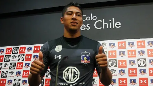 Brayan Cortés en su llegada a Colo Colo
