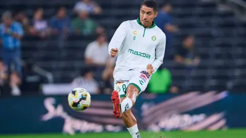Luciano Cabral con la camiseta del León de México.