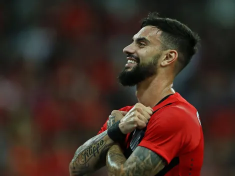 En Brasil avisan que Colo Colo va por goleador del Paranaense