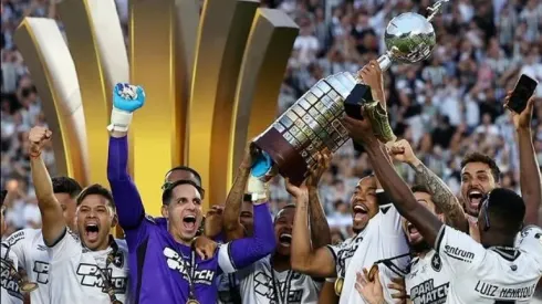 Roberto Fernández celebrando la Copa Libertadores