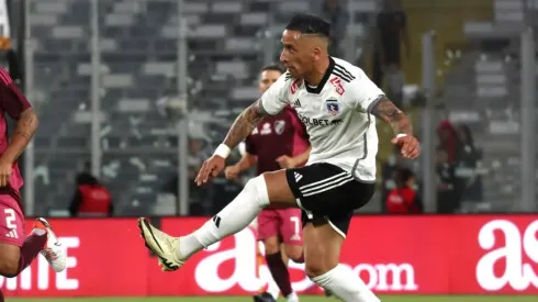 Recordando a Colo Colo: Lucas Barrios anuncia su retiro del fútbol profesional.