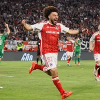 Sorpresa total: Maxi Falcón llega al hotel de concentración de Colo Colo en Uruguay