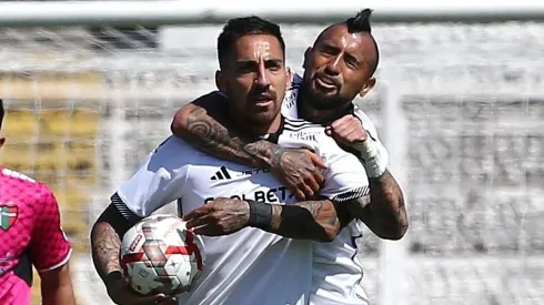 Arturo Vidal le pone tarea a Javier Correa en Colo Colo.