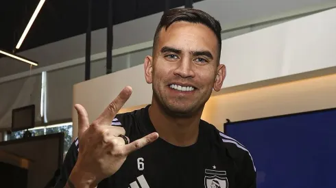 La profunda emoción de la madre de Sebastián Vegas tras llegar a Colo Colo.