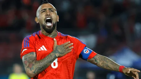 Arturo Vidal, jugador de Colo Colo, festeja en la victoria de La Roja ante Venezuela.