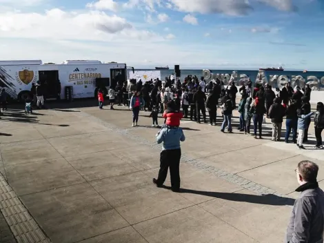 Punta Arenas se desborda con el bus museo de Colo Colo