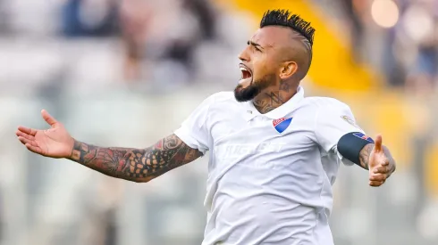 Arturo Vidal saca pecho por su nueva posición con divertido comentario hacia el árbitro.
