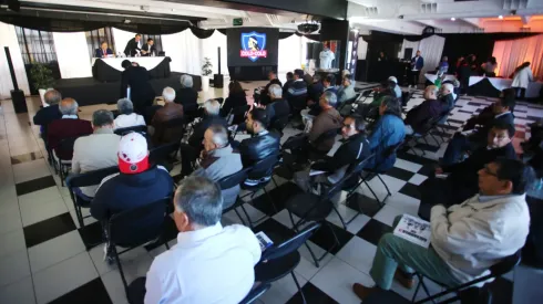 El discurso de hincha de Colo Coloque sacó aplausos en la junta de Blanco y Negro.