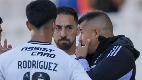 Jorge Almirón defiende a muerte a los delanteros de Colo Colo.