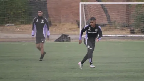 Con lluvia y en la cancha sintética: los detalles del entrenamiento de Colo Colo para Copa Chile.