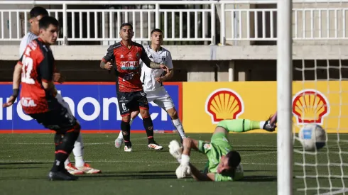 Lucas Cepeda sale al rescate de Colo Colo y marca el empate ante Limache.