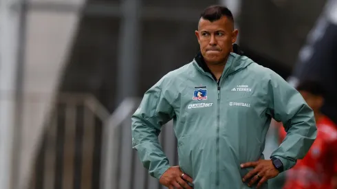 Dirigente de Blanco y Negro deja en duda la continuidad de Jorge Almirón en Colo Colo.