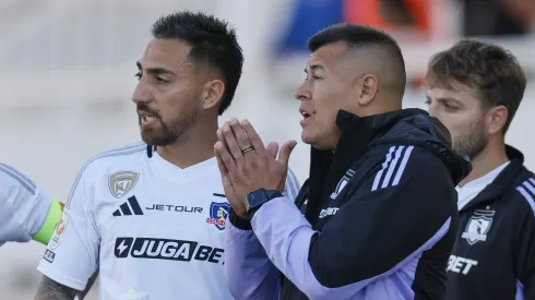 Jorge Almirón espera hasta el último minuto a sus jugadores en Colo Colo.