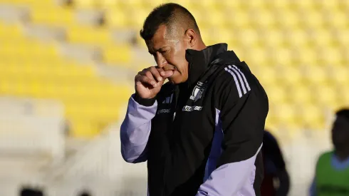 Jorge Almirón pone en duda a dos figuras de Colo Colo con miras a Racing.