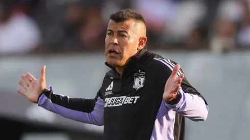 Colo Colo busca una rápida salida de Jorge Almirón.