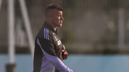 Colo Colo entrenó en medio del drama por la inminente salida de Almirón.