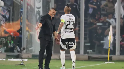 La afectuosa dedicatoria de Vidal a Almirón tras goleada de Colo Colo.