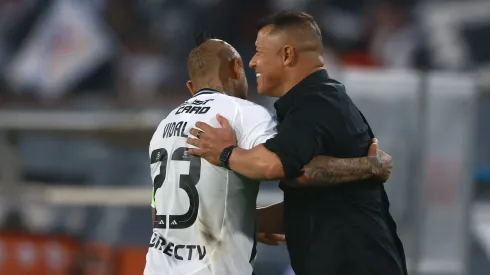 El palo de Marcelo Barticciotto al plantel de Colo Colo por Jorge Almirón.