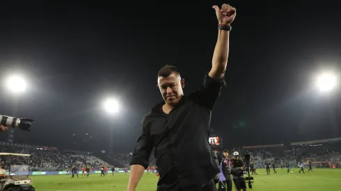 Jorge Almirón seguirá siendo entrenador de Colo Colo.