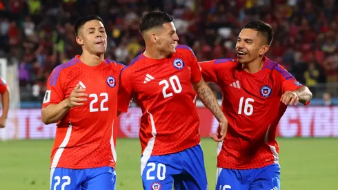 Los jugadores de Colo Colo, Lucas Cepeda y Vicente Pizarro, buscan una victoria en El Alto.