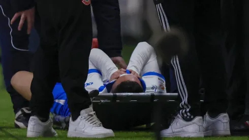 ¿Baja ante Colo Colo? Figura de Universidad Católica enciende las alarmas tras grave lesión.