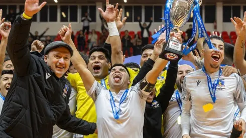 Lleva 153 goles, juega gratis y fue campeón como capitán de Colo Colo futsal.