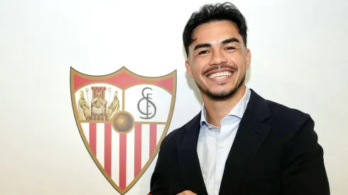 Gabriel Suazo es oficializado en el Sevilla de España.