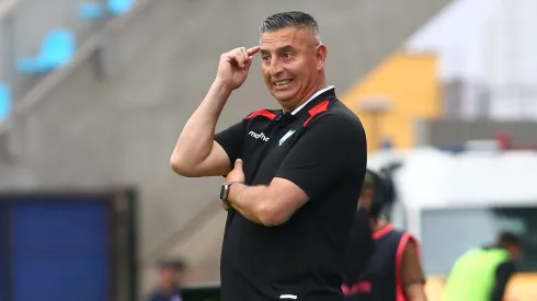 Jaime García enciende el partido ante Colo Colo.