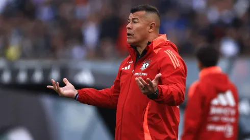 Carlos Caszely pierde la paciencia con Jorge Almirón en Colo Colo.