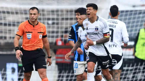 En Colo Colo le dan duro al arbitraje.
