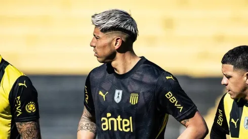 Prensa uruguaya reacciona al partido de Cortés en Peñarol vs Nacional.