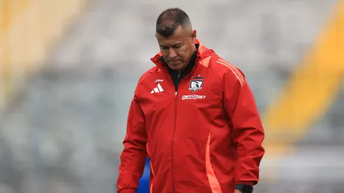 Representante de Almirón está en el camarín para ver salida de Colo Colo.