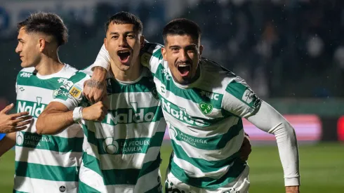 Morales destaca en partido de Sarmiento con Atlético Tucumán.