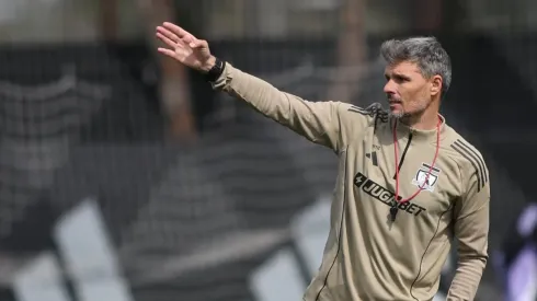 La baja que tendrá Fernando Ortiz en Colo Colo para su debut en la Liga de Primera.