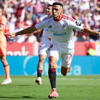 Alexis y Suazo fueron clave en la goleada de Sevilla sobre Barcelona