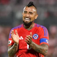Arturo Vidal repasa a Nicolás Córdova y le baja el pulgar a Manuel Pellegrini en la Roja